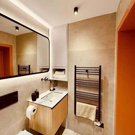 Lili's Center Апартаменты Тирана