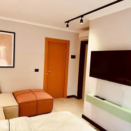 Lili's Center アパート ティラナ